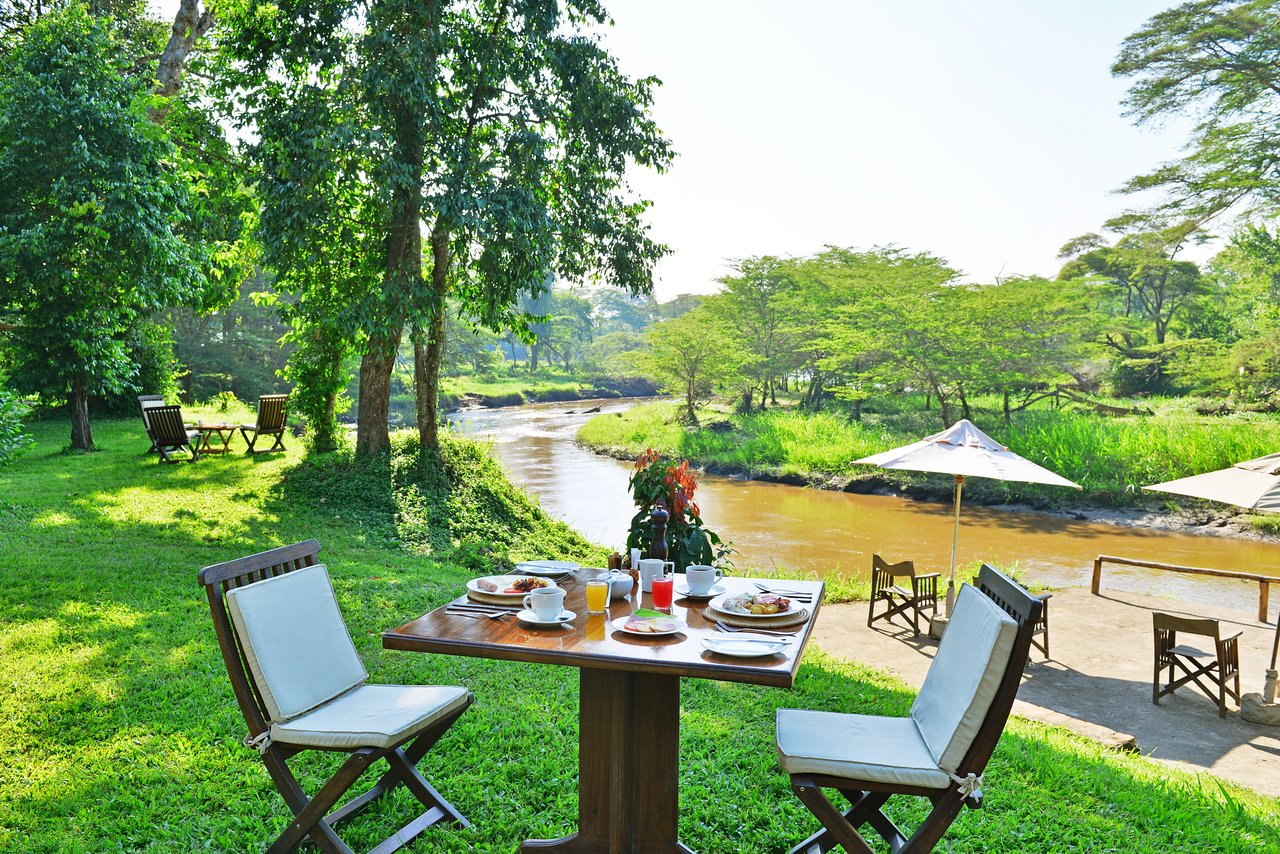 safaris in uganda
