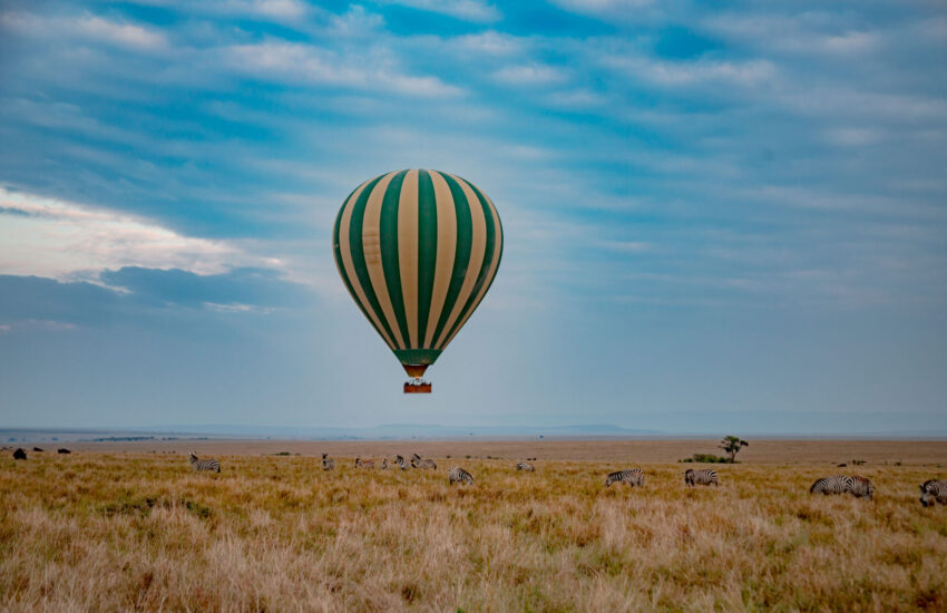 Balloon safari over the Serengeti in a Tanzania Fly-In Safari